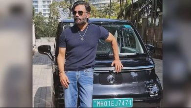 Suniel Shetty ने अपनी पहली Electric Car 'एमजी कॉमेट ईवी' की कीमत और फीचर्स के साथ की खरीदारी