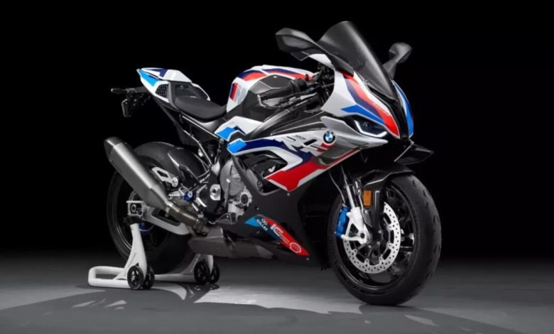 BMW M 1000 RR: टोयोटा फॉर्च्यूनर से भी तेज बाइक, टोयोटा फॉर्च्यूनर से ज्यादा कीमत के साथ 3 सेकंड में 100 किमी प्रति घंटे की रफ्तार छूती है