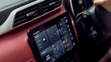 आपकी कार Android Auto या Apple CarPlay से कनेक्ट क्यों नहीं हो सकती है, और इसके बारे में क्या करें