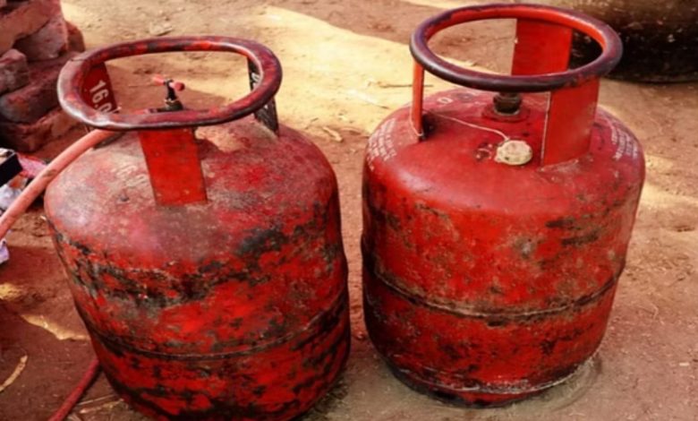 सावधान: Gas Cylinder लीक होते ही तुरंत करें ये काम, वरना हो सकता है हादसा